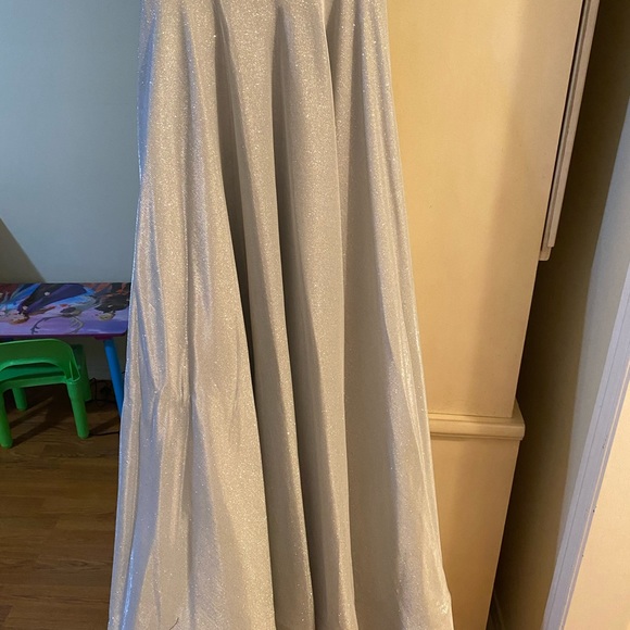 Prom Dresses - Picture 5 of 7